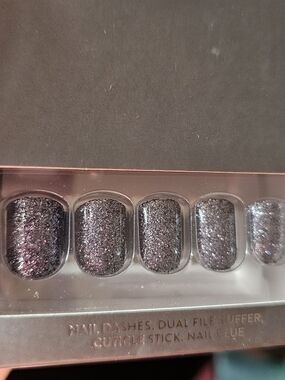 Sparkling Charcoal Glitter Press-On Nails - Women